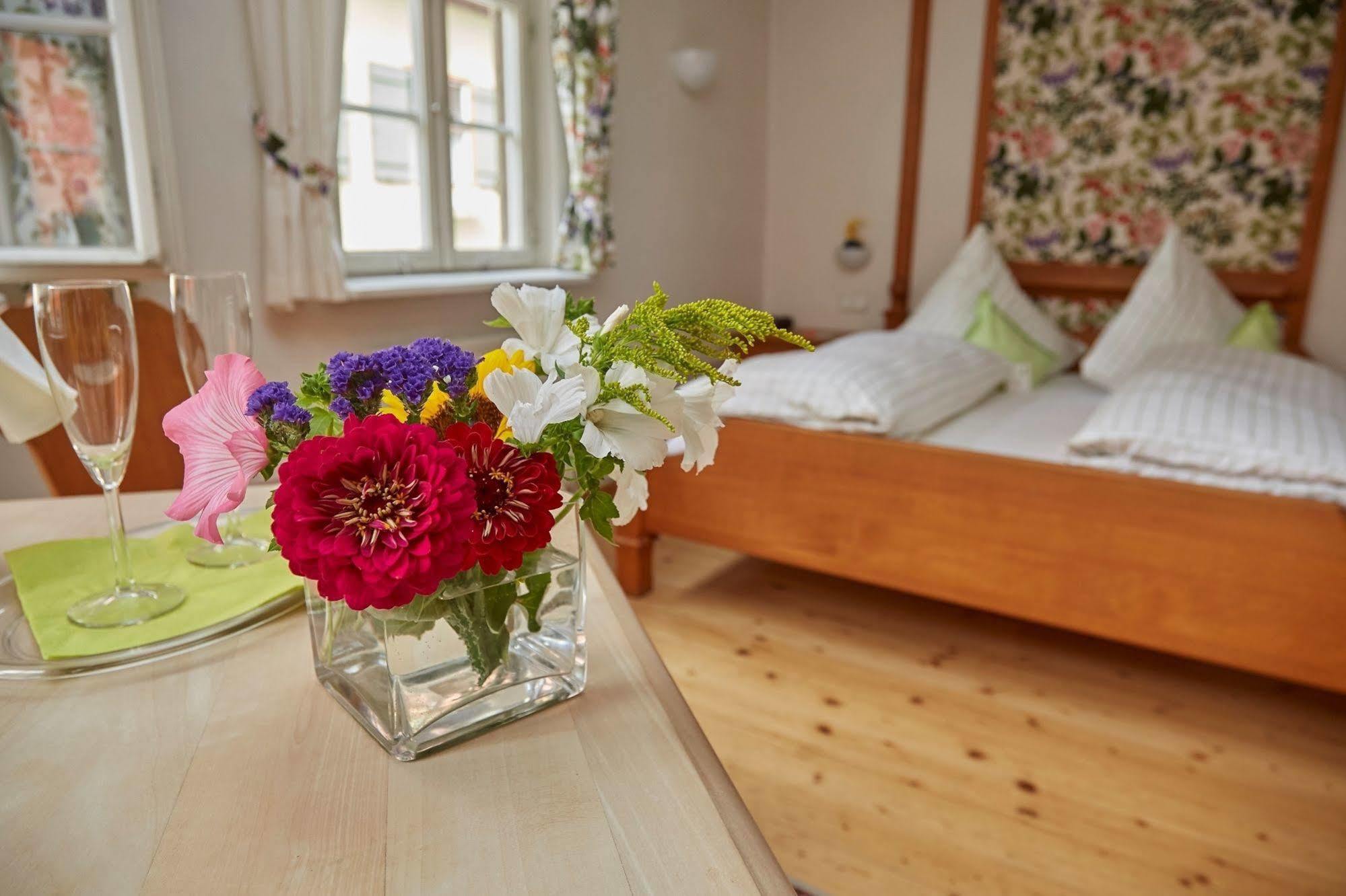 Hotel Weisses Ross Dinkelsbühl Екстериор снимка